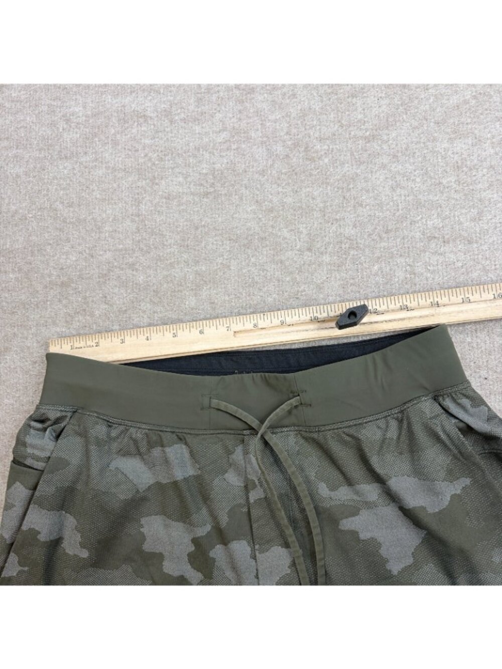 Lululemon Mens Shorts Medium Green Camo Drawstring LM7AN9S License to Train - Picture 9 of 11
